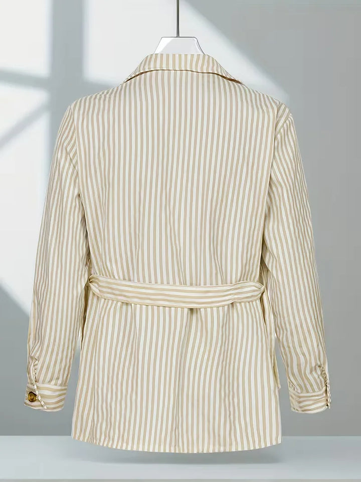 Modieus gestreept heren overhemd met V-hals en lange mouwen; een must-have voor herenmode.