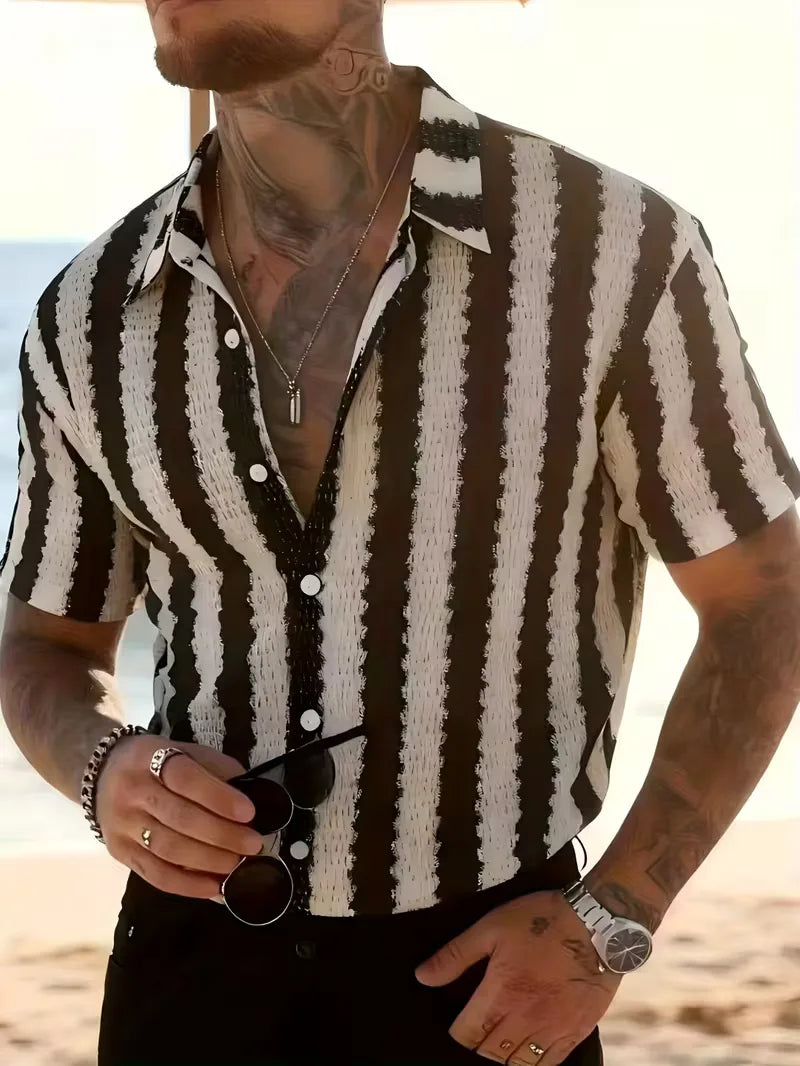 Heren gestreept overhemd met korte mouwen, ideaal voor een casual zomerse look. Comfortabele regular fit.