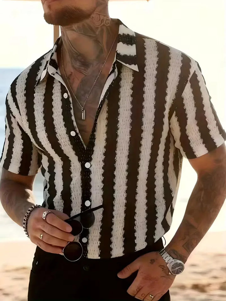 Heren gestreept overhemd met korte mouwen, ideaal voor een casual zomerse look. Comfortabele regular fit.
