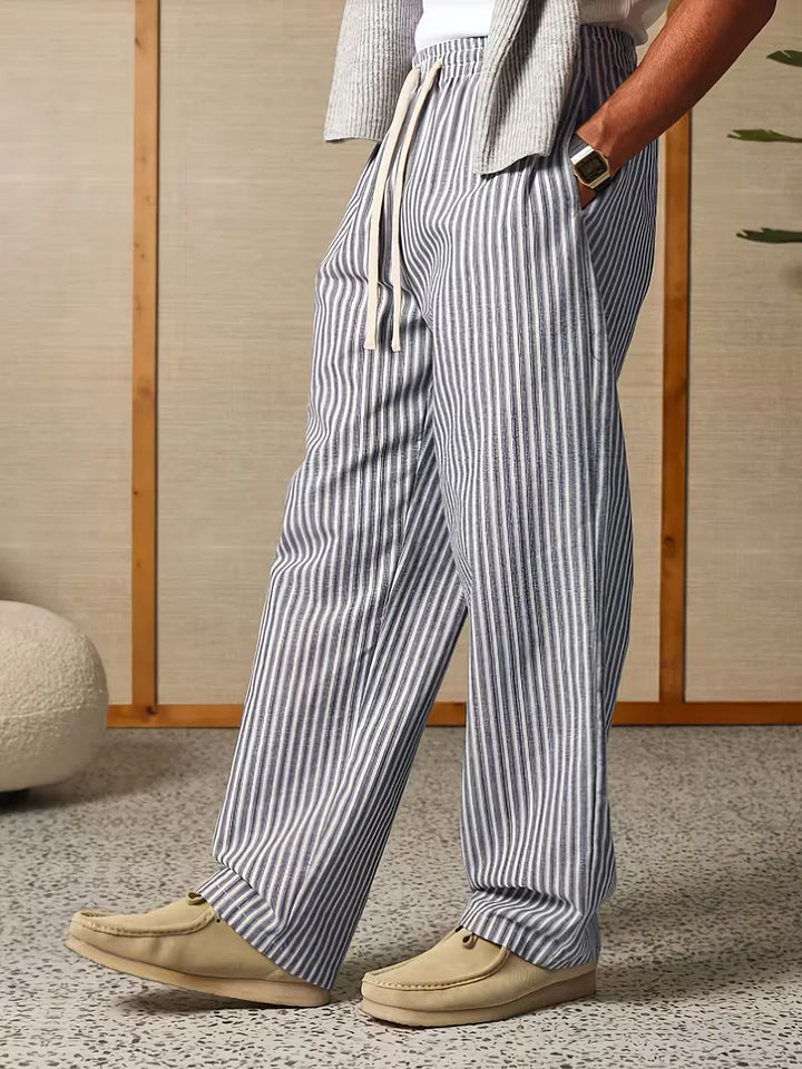 Zakdetail van de gestreepte heren joggers. Functioneel en stijlvol voor casual lente/zomer gebruik.