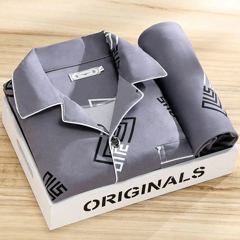 Zachte heren pyjamaset, gestreept. Comfortabele lange mouwen nachtkleding, perfect huispak voor ontspanning.