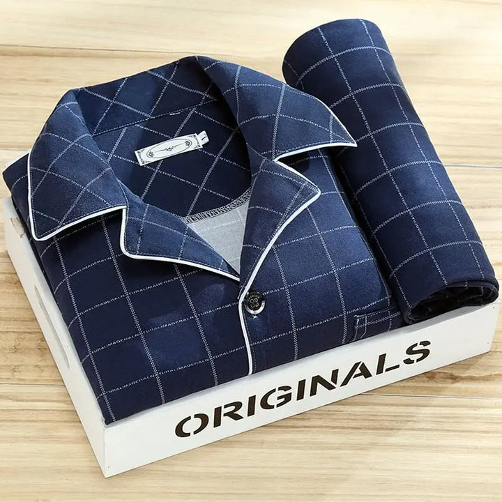 Stijlvolle heren pyjamaset, gestreept dessin. Comfortabele nachtkleding van zachte stof voor herfst/lente.