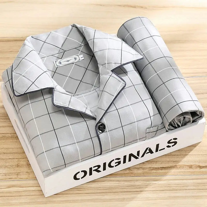 Ultiem comfort: heren gestreepte pyjama als relaxkleding. Zachte loungewear set met lange mouwen voor thuis.