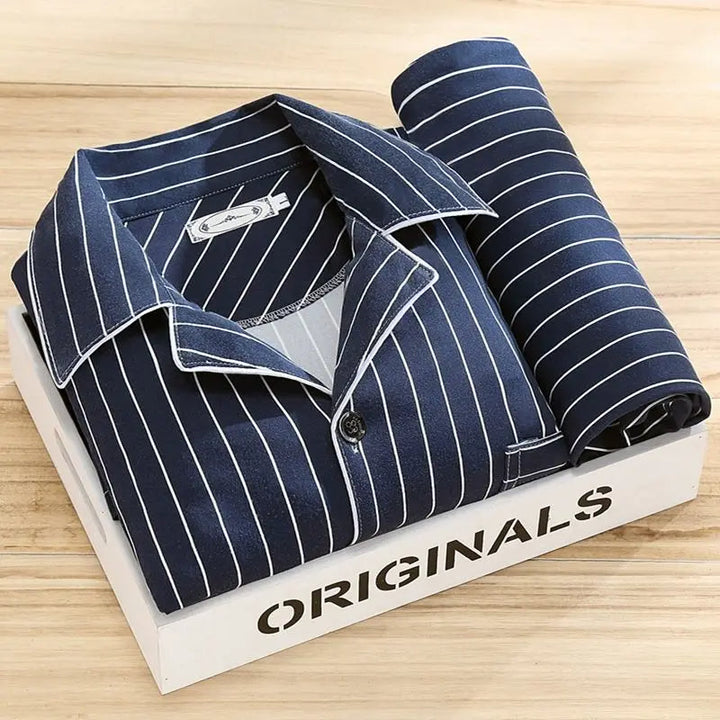 Gestreepte heren pyjamaset, perfect als loungewear of huispak. Comfortabele lange mouwen nachtkleding.