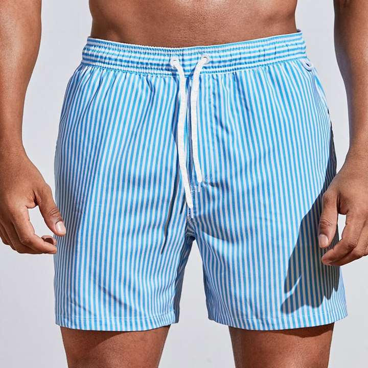 Modieuze heren zwemshorts, gestreept design. Perfecte strandshorts voor de zomer, vakantie en zwemmen.