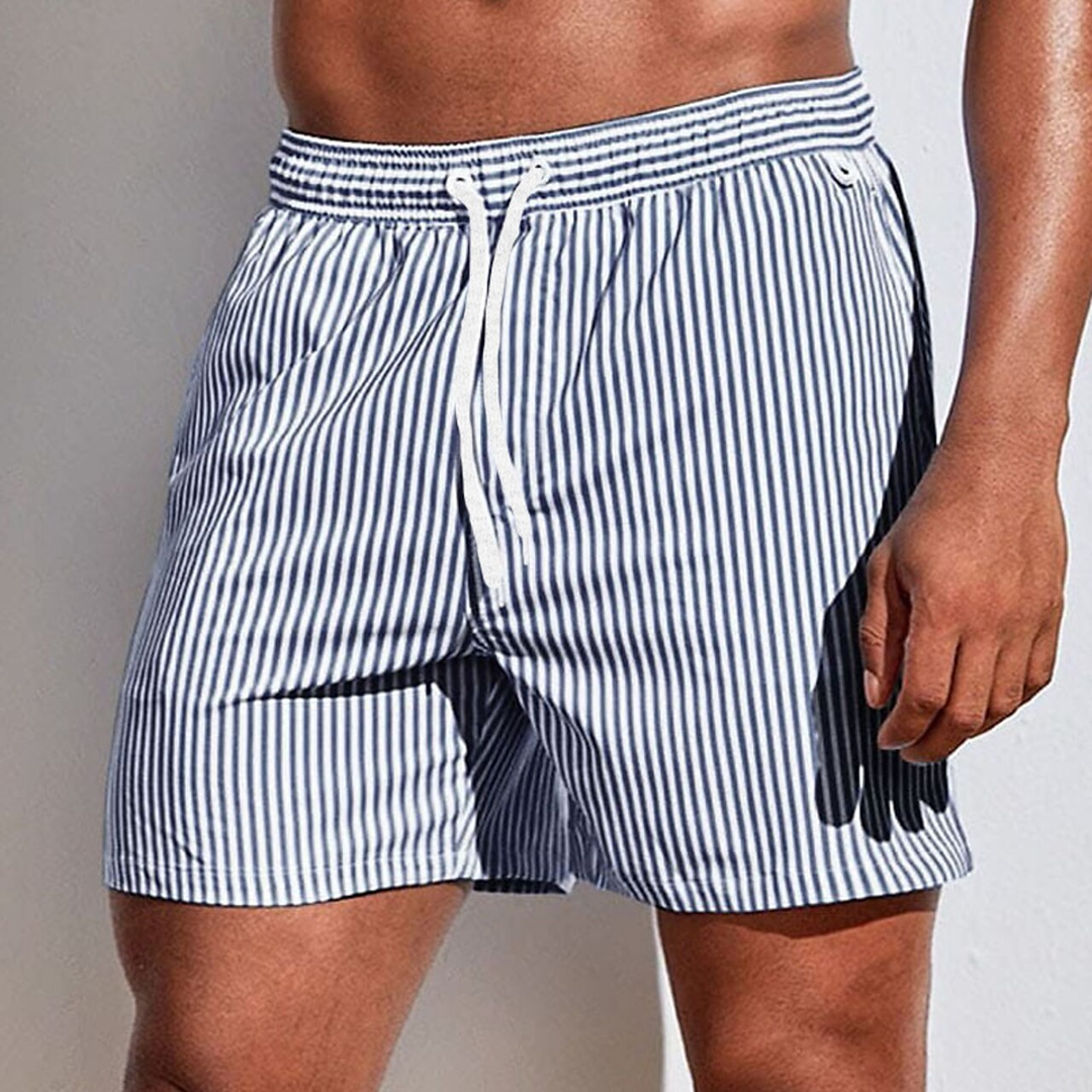Stijlvolle gestreepte heren zwemshorts met trekkoord; perfecte zwemkleding voor zomerse dagen aan het water.
