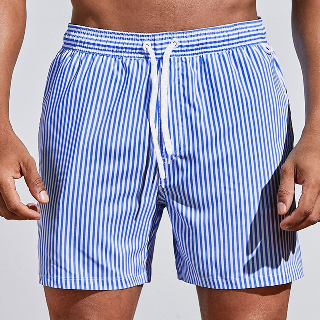 Trendy gestreepte heren zwemshorts; veelzijdige strandshorts met trekkoord voor een actieve zomervakantie.