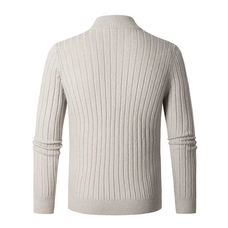 Comfortabele ribgebreide herentrui met half-zip, essentieel voor moderne mannenmode.