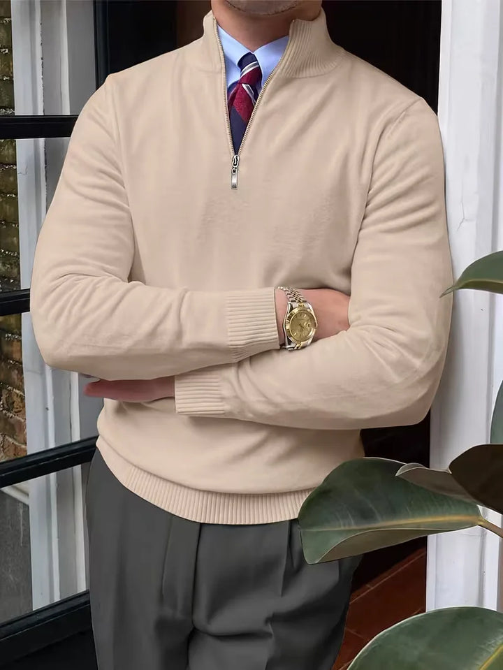 Detailopname van de half-zip rits en kraag op een heren trui, kwaliteitsmode.
