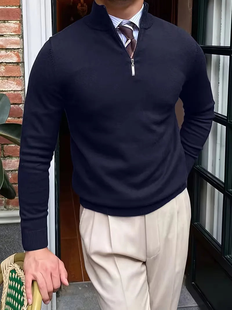 Donkerblauwe half-zip herentrui, modieus en warm voor koelere herfst- en winterdagen.