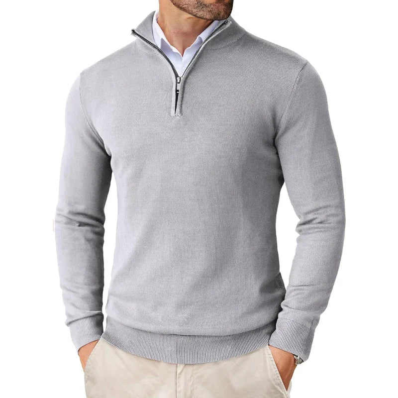 "Heren half-zip trui, zacht en warm, ademend materiaal in neutrale tint, ideaal voor casual of actieve gelegenheden."