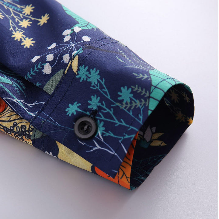 Langmouwig heren Hawaii overhemd, levendige bloemenprint. Casual zomerhemd met reverskraag voor de trendy man.