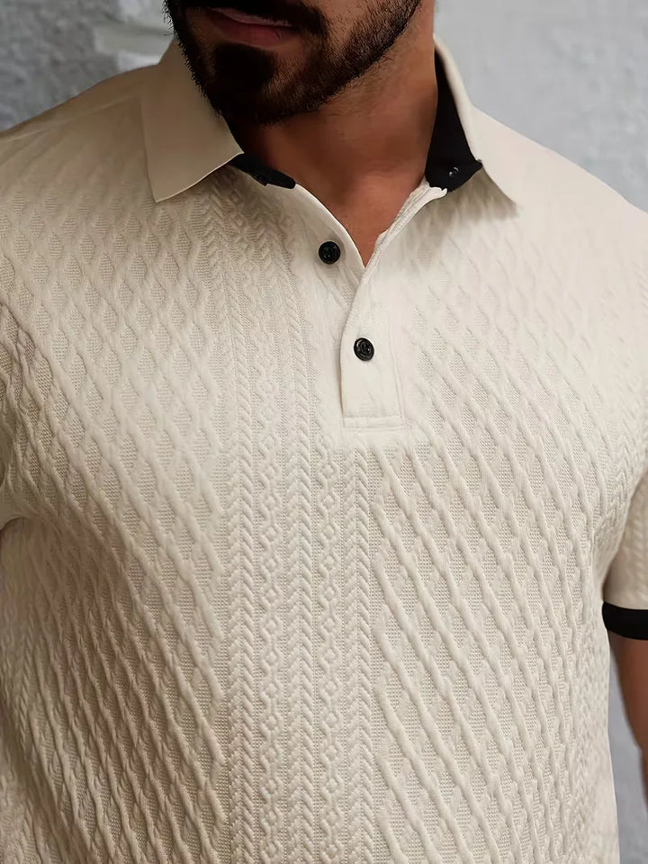 Stijlvolle herenkleding: jacquard polo met V-hals en regular fit, ideaal voor warme dagen.