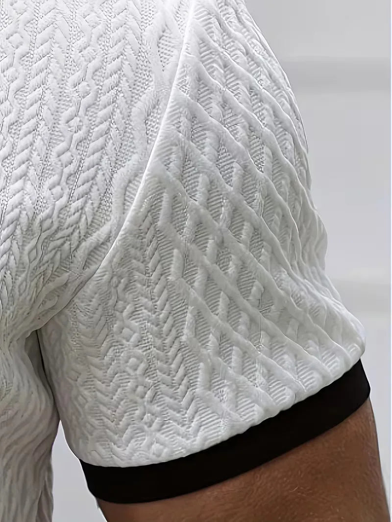 Zomerse herenpolo: jacquard design, V-hals en regular fit voor een frisse stijl.