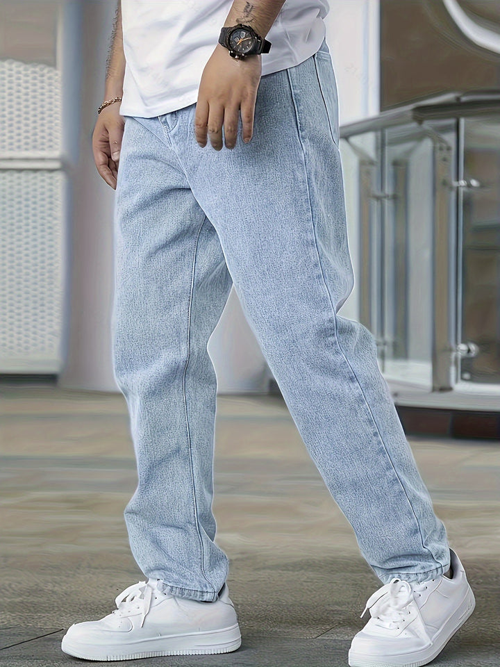Heren jeans met rechte pijpen en lichte wassing, ideaal voor een casual en moderne look.