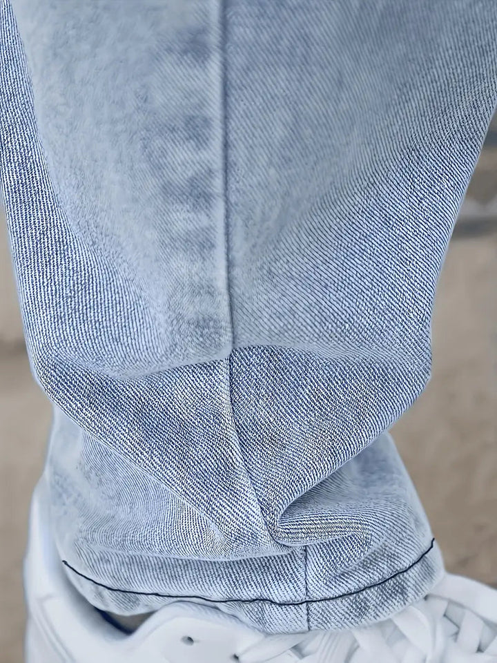 Casual heren jeans met rechte pijpen en trendy lichte wassing, veelzijdig voor elke moderne stijl.