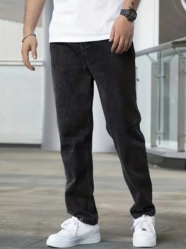 Comfortabele heren jeans, rechte pijpen, lichte wassing, duurzaam en geschikt voor alle seizoenen.