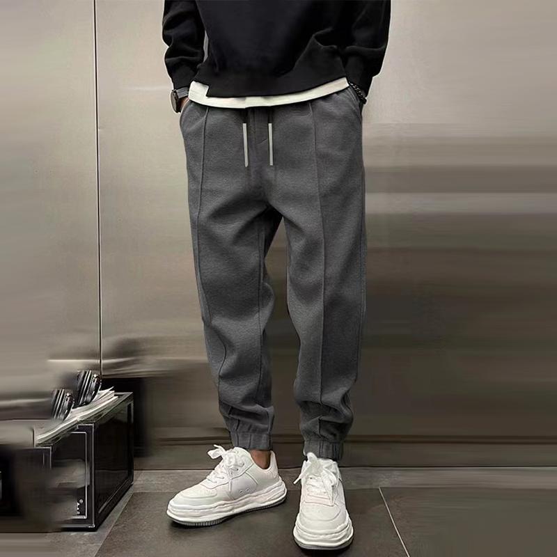 Comfortabele heren joggingbroek, nauwsluitende pijpen, ideaal voor fitness & vrije tijd.