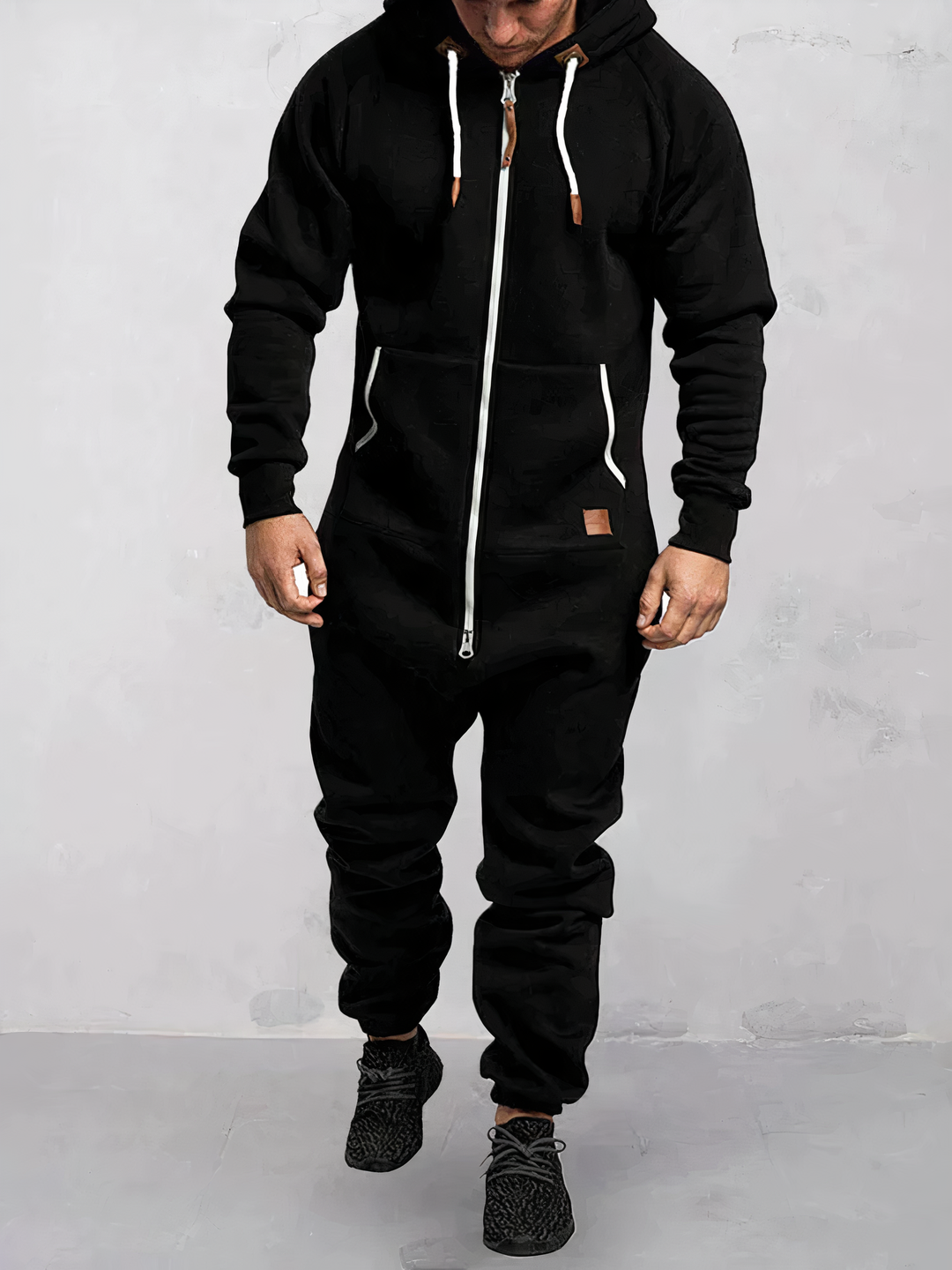 "Heren jumpsuit met capuchon in zachte fleece, stijlvolle look, donkergrijs, comfortabele pasvorm voor dagelijks gebruik."