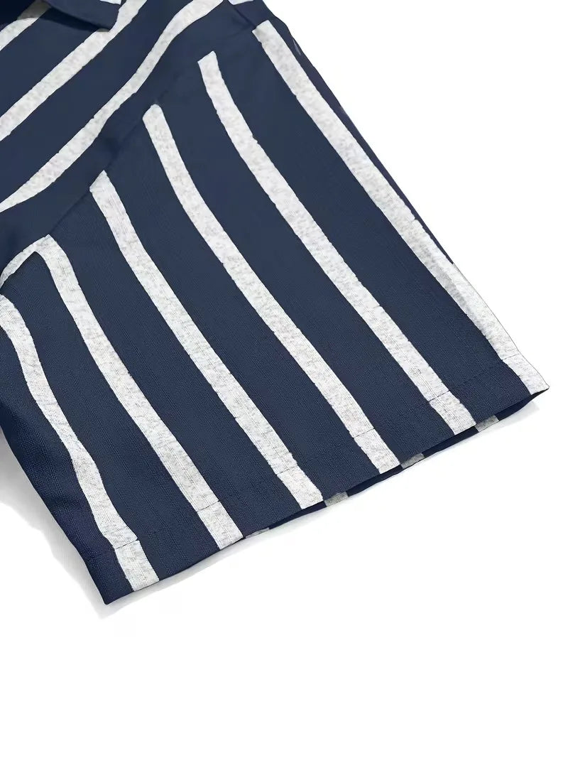 Stijlvol gestreept heren overhemd, korte mouw, met V-hals, ideaal voor casual zomerse outfits.