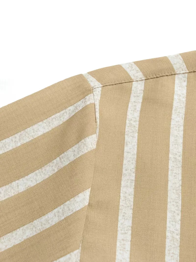 Elegant heren overhemd met verticale strepen, korte mouw, casual chic voor zomeravonden.
