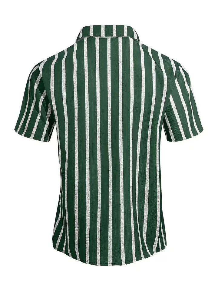Heren casual overhemd met verticale strepen, korte mouw, perfect voor een relaxte vakantiesfeer.