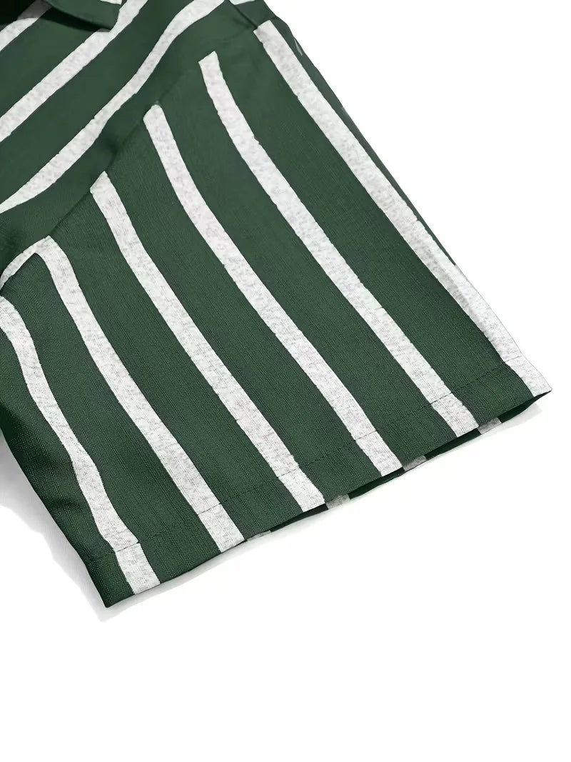 Modebewust heren overhemd, korte mouw, verticale strepen, perfect voor zomerse casual gelegenheden.