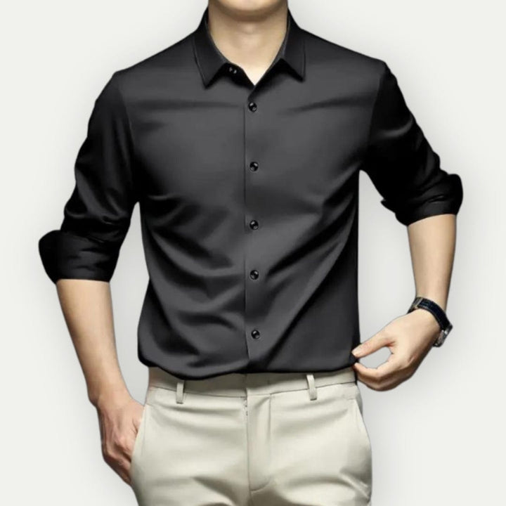 Zakelijk blauw kreukvrij slim fit hemd, professionele heren mode.