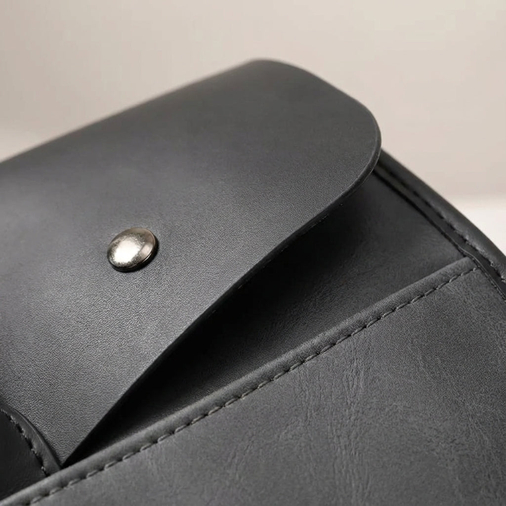 Georganiseerde bruine heren laptoptas, 14 inch, met interne vakken; perfect voor werk en dagelijks gebruik.