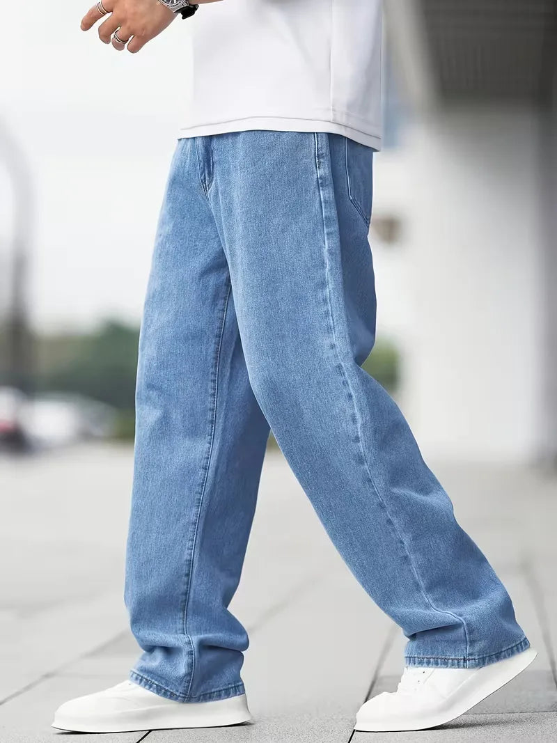 Veelzijdige heren straight jeans, mid-rise en lichtblauw, perfect voor lente, zomer en herfst outfits.