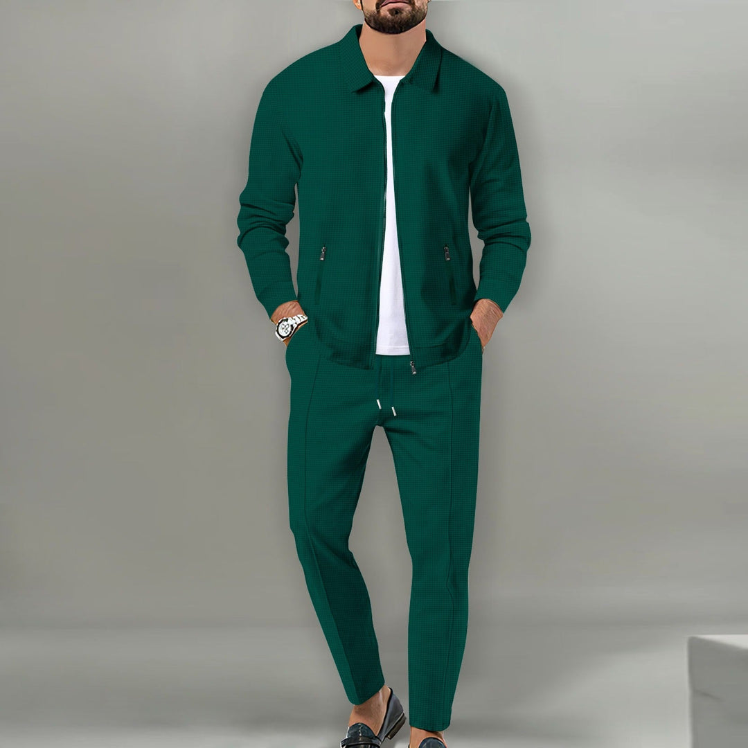 Lichtgewicht heren joggingpak van ademend materiaal, perfect voor een comfortabele casual outfit of sportieve activiteiten.