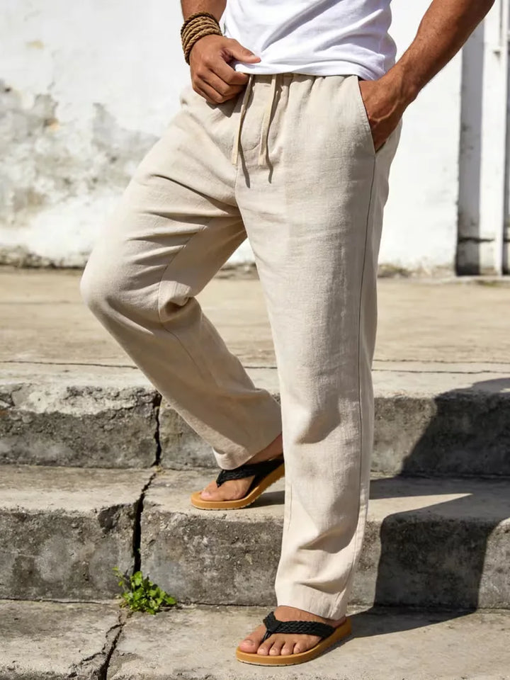 Relaxte heren chino van linnen, elastische taille voor comfort, perfecte aanvulling op zomergarderobe.