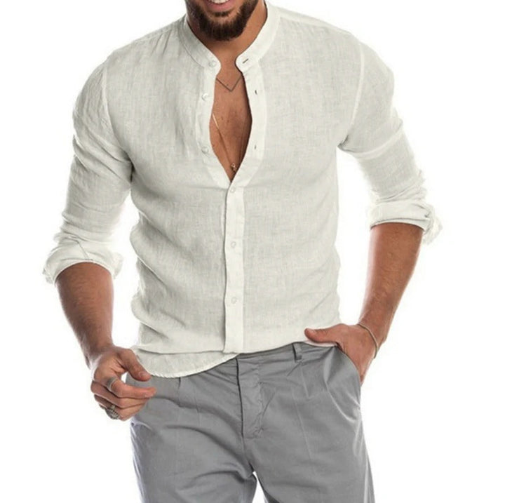 Casual herenmode: wit linnen overhemd met korte mouw, perfect voor de zomer