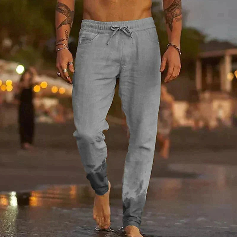 Gevouwen lichtgewicht linnen herenbroek, ademend en comfortabel, een must-have voor de zomerse herenkleding collectie.