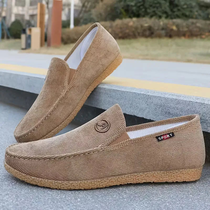 Comfortabele heren instappers, perfect voor dagelijks gebruik in lente, zomer en herfst. Stijlvolle voetmode.