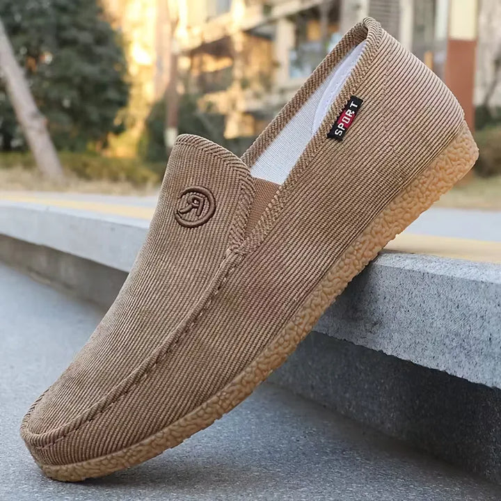 Stijlvolle heren loafers, perfect voor smart casual outfits. Veelzijdige schoenen voor lente- en zomerherenmode.
