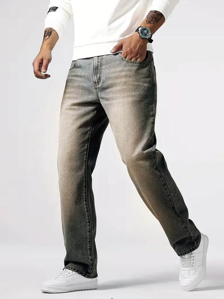 Heren jeans met ontspannen pasvorm, loose fit en rechte pijp. Geschikt voor casual en streetwear.