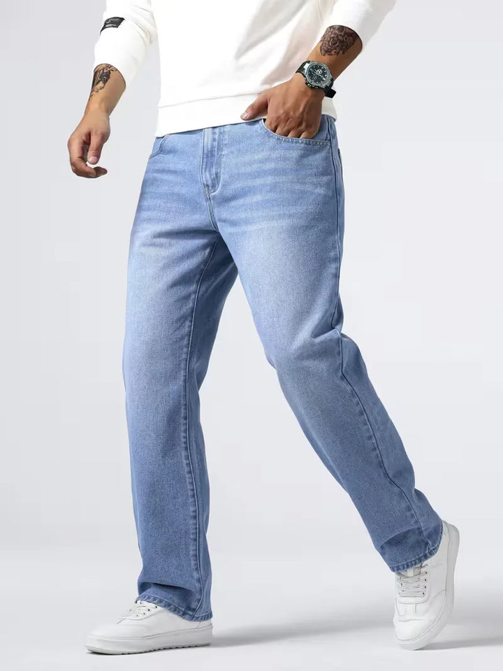 Comfortabele heren loose fit jeans in blauw met rechte pijp, perfect voor een ontspannen en casual look.