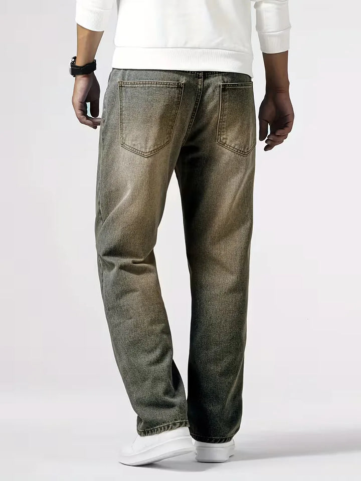 Veelzijdige heren loose fit jeans in blauw, met rechte pijp. Combineert comfort met een trendy uitstraling.