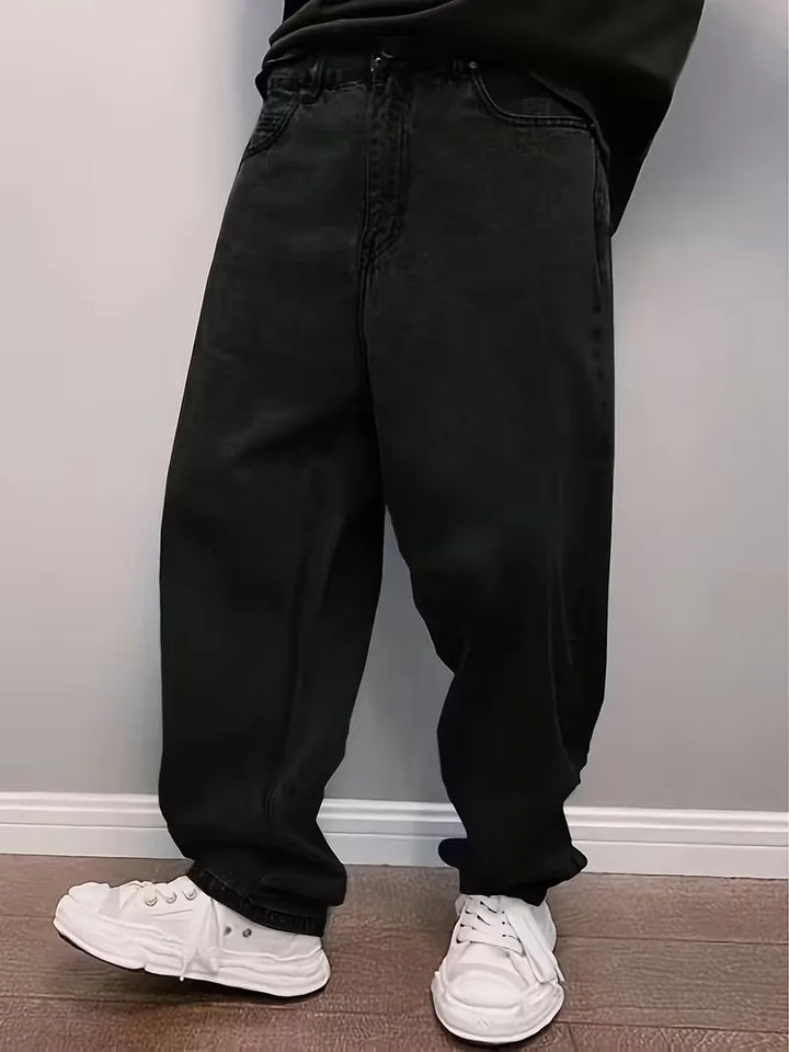 Stijlvolle zwarte heren loose fit jeans, mid-rise pasvorm, wijde pijp, comfortabel voor een moderne look.