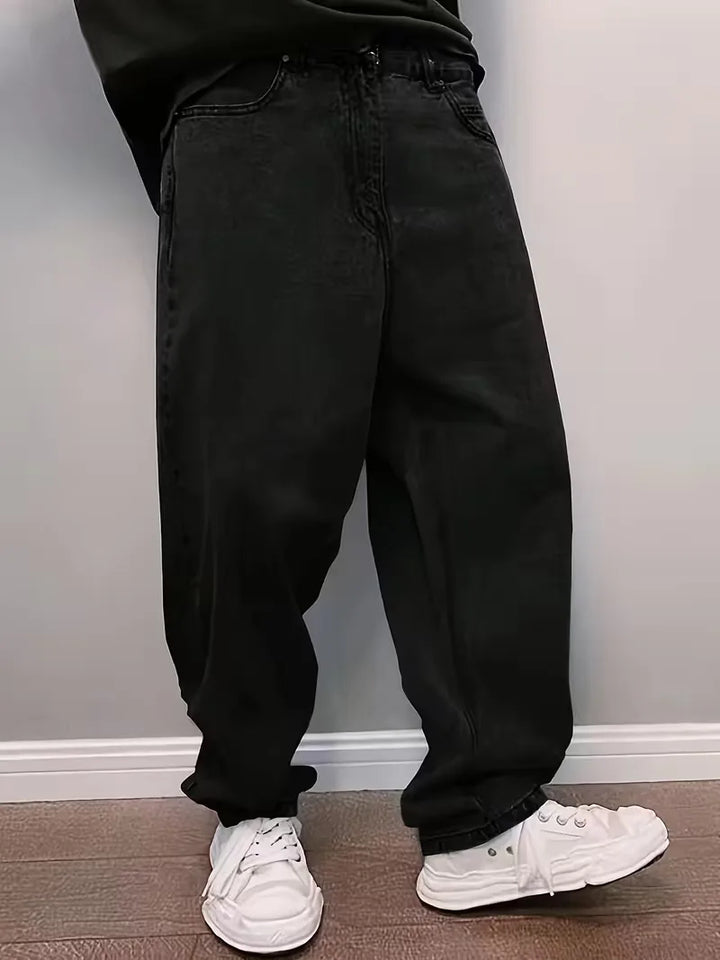 Trendy wijde pijp heren jeans in loose fit, comfortabele mid-rise pasvorm voor een modieuze uitstraling.