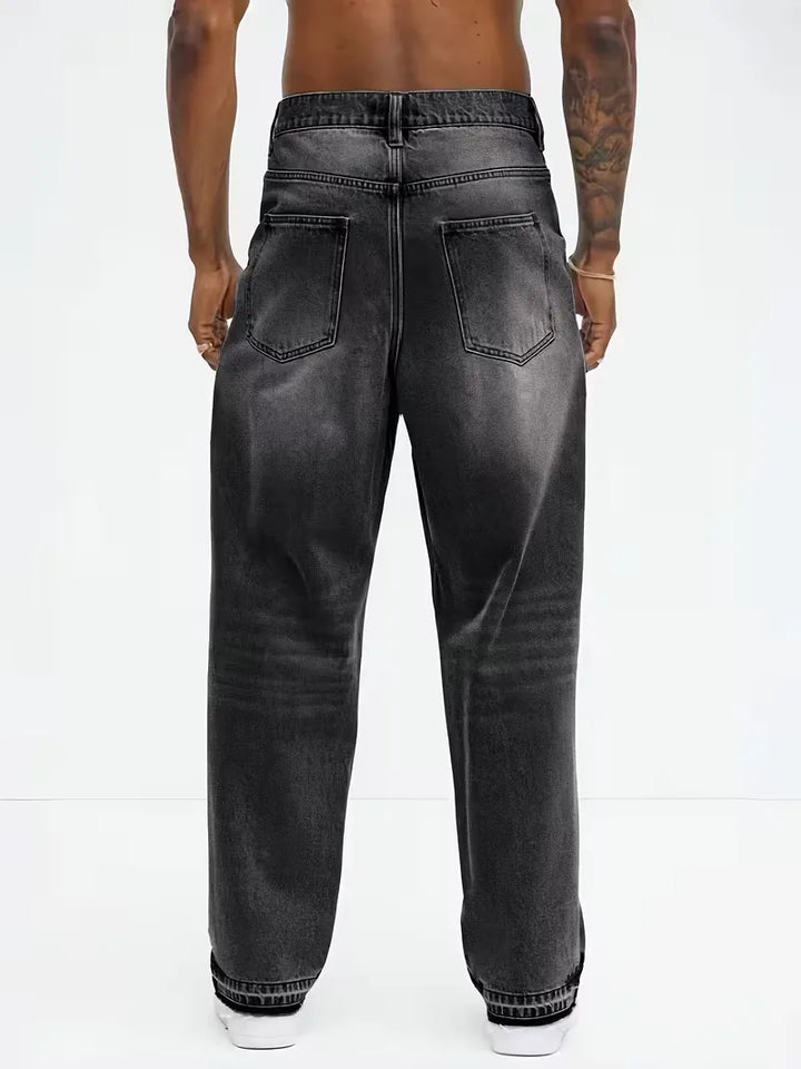 Donkergrijze heren loose fit jeans, wijde pasvorm, modieus en comfortabel voor herfst en dagelijks gebruik.