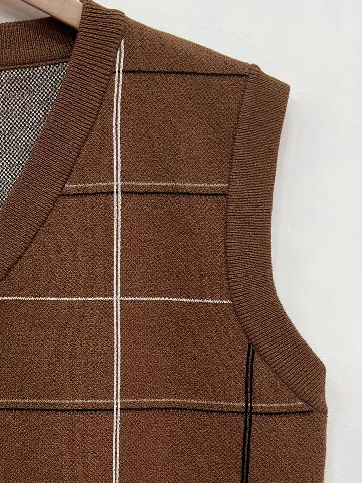 Bruin plaid heren vest met V-hals, geschikt voor een verfijnde kantooroutfit of casual avonden.