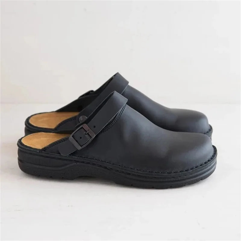 Donkerbruine orthopedische herenclogs, essentiële slippers met drukverlichting voor langdurig comfort.
