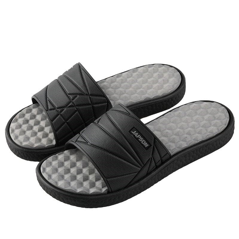 Man stapt uit een auto met orthopedische slippers, gemak en comfort onderweg.