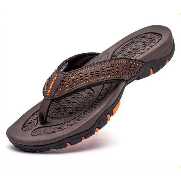 Nieuwe orthopedische herenslippers in de verpakking, klaar om gedragen te worden voor comfort.
