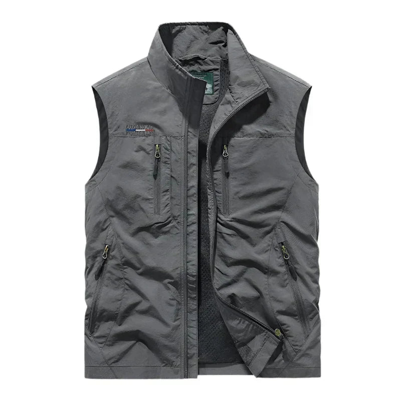 Praktische heren bodywarmer voor buitensport. Biedt comfort en warmte op actieve dagen, casual en functioneel.