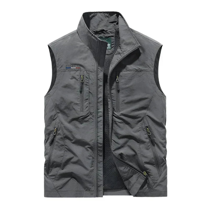Praktische heren bodywarmer voor buitensport. Biedt comfort en warmte op actieve dagen, casual en functioneel.