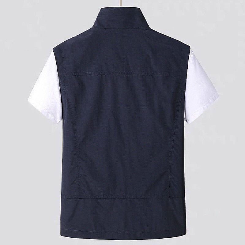 Comfortabel heren mouwloos vest, perfect voor zomerse outdoor activiteiten, functioneel en ademend.
