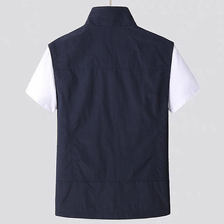Comfortabel heren mouwloos vest, perfect voor zomerse outdoor activiteiten, functioneel en ademend.